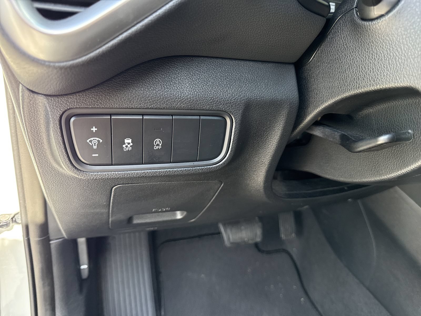 Used 2025 Kia Soul LX w/ LX Technology Package FWD image 15