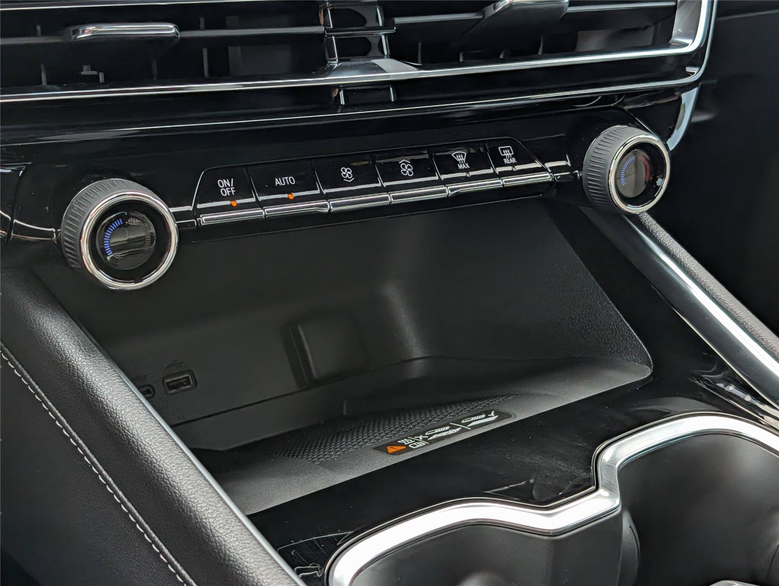 New 2026 Chevrolet Traverse LT w/ LPO, Floor Liner Package FWD image 28