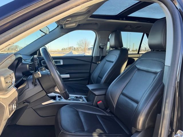 Used 2023 Ford Explorer XLT w/ Equipment Group 202A image 6
