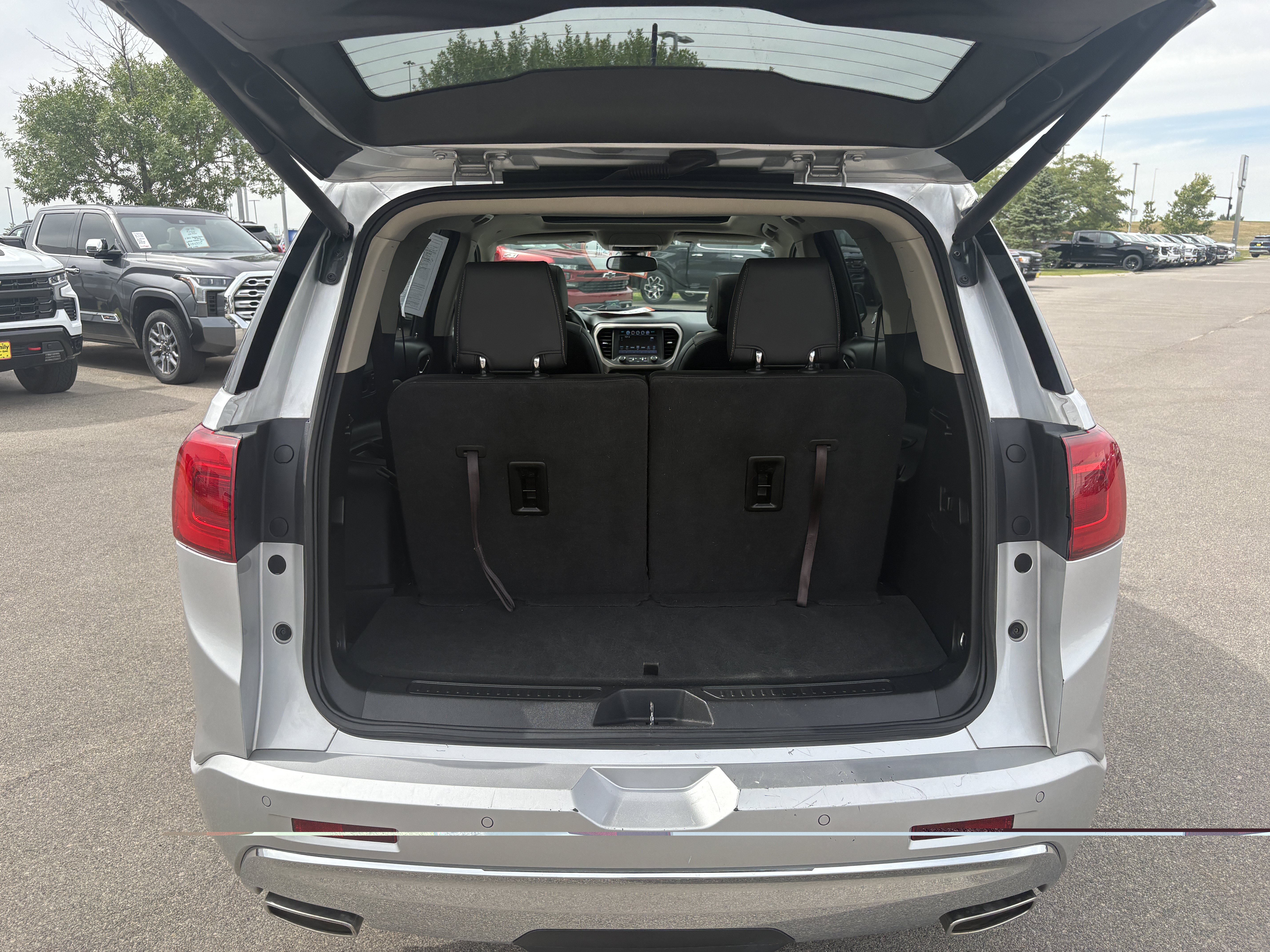 Used 2018 GMC Acadia Denali AWD/4WD image 16