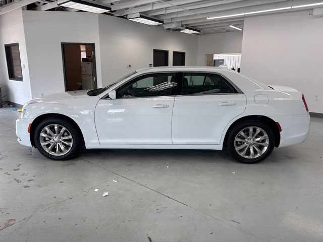 Used 2023 Chrysler 300 Touring AWD/4WD image 9