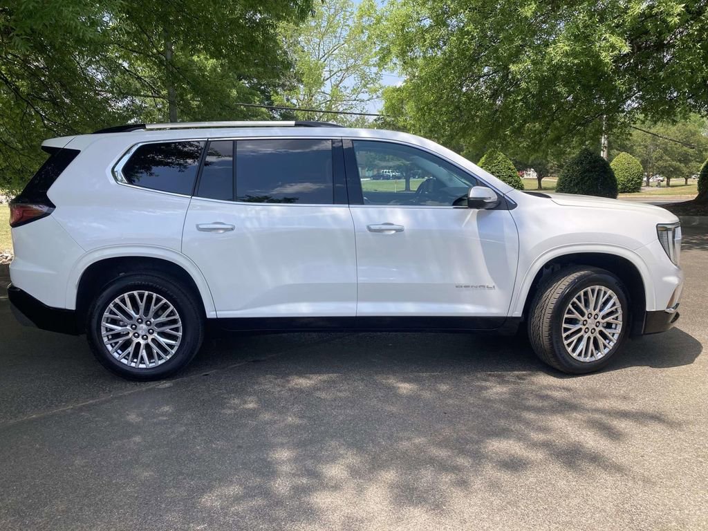 Used 2024 GMC Acadia Denali FWD image 2