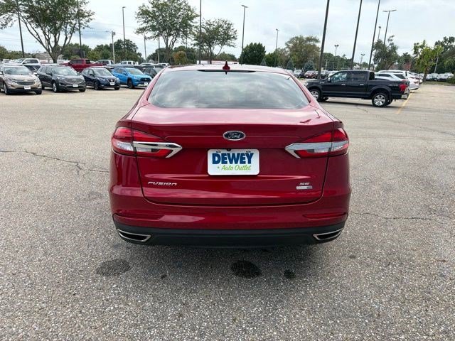 Used 2020 Ford Fusion SE AWD/4WD image 4