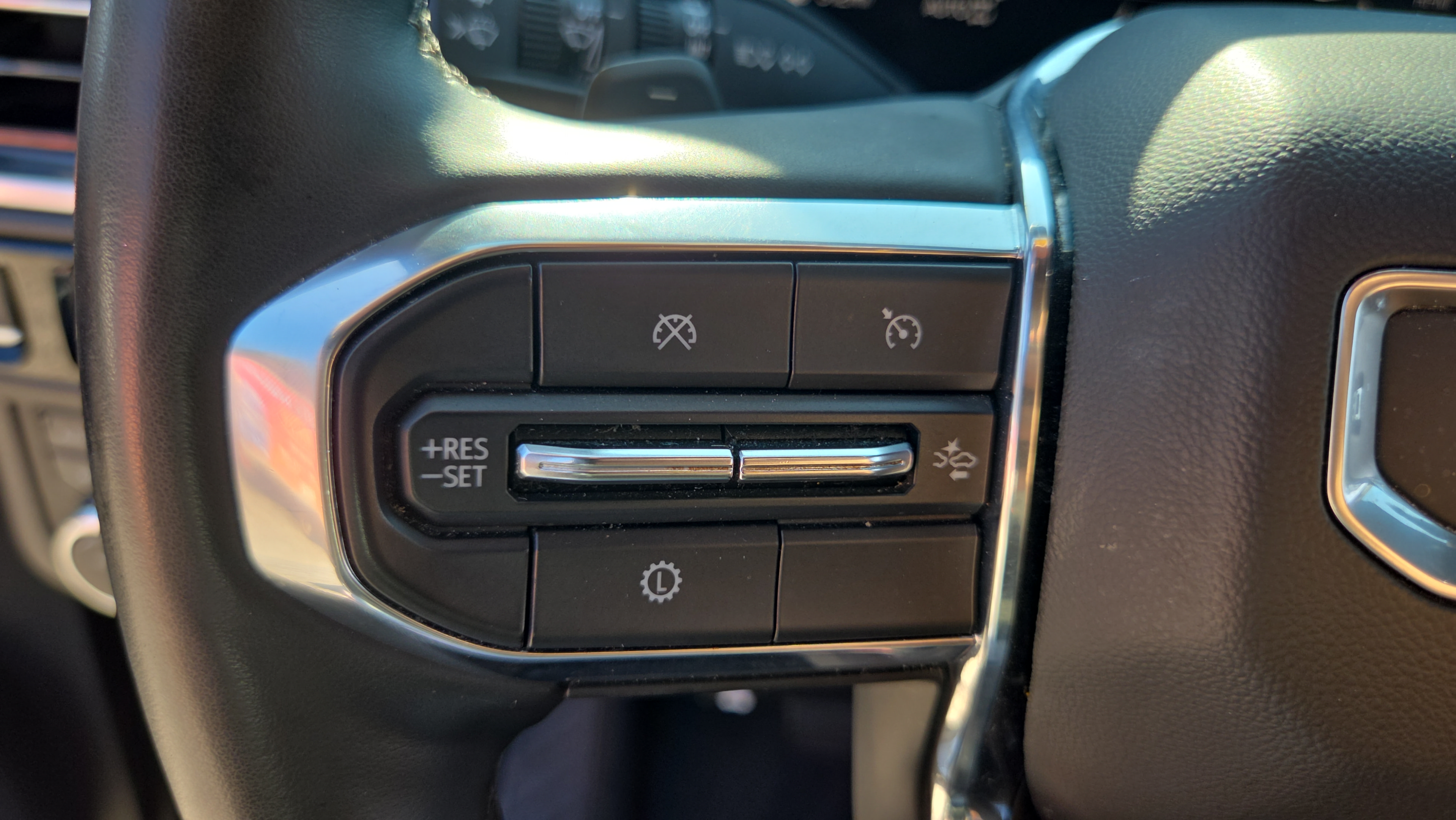 Used 2025 GMC Yukon Denali AWD/4WD image 22