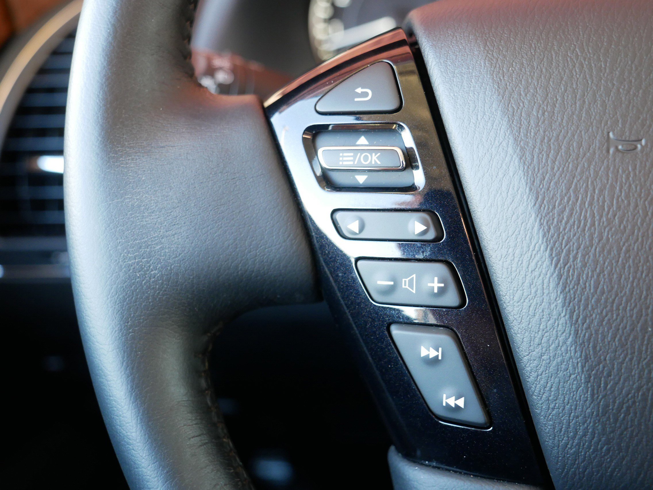 Certified 2024 Nissan Armada SL w/ Captain's Chairs Package image 28