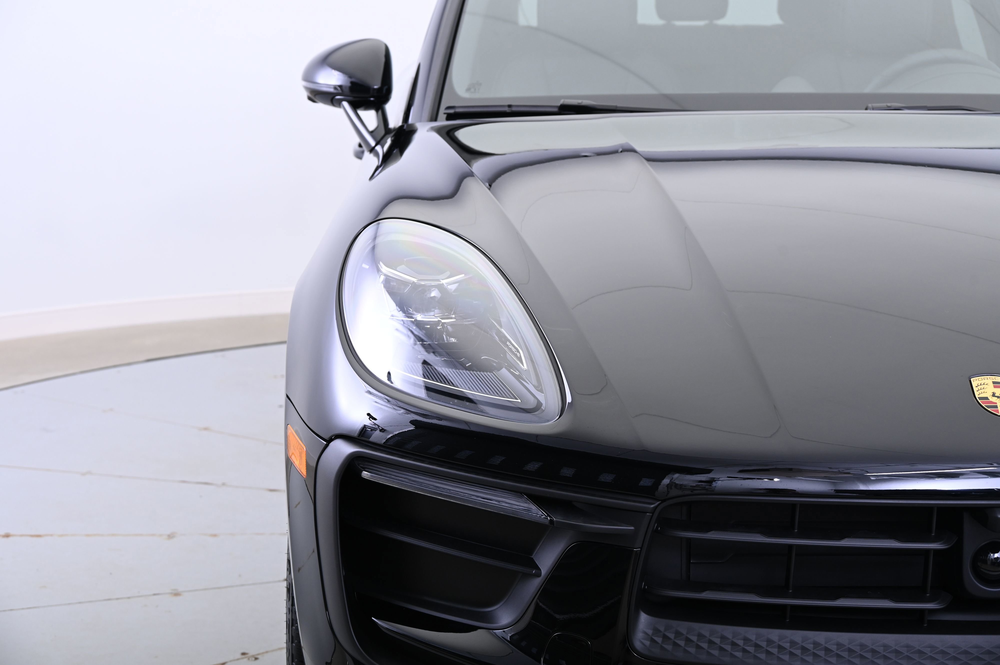 Certified 2025 Porsche Macan image 11
