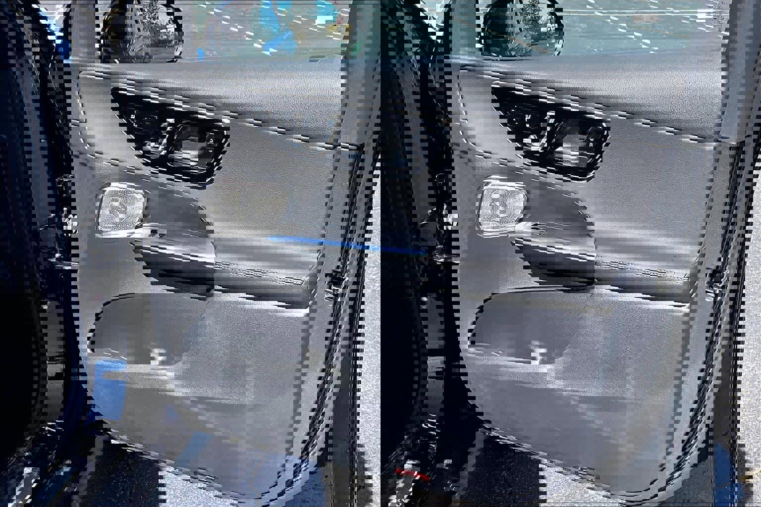 Used 2025 Mercedes-Benz GLC 300 4MATIC image 23