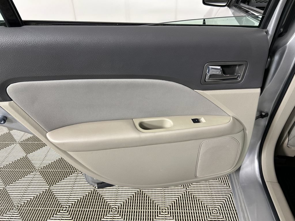 Used 2010 Ford Fusion SE FWD image 15
