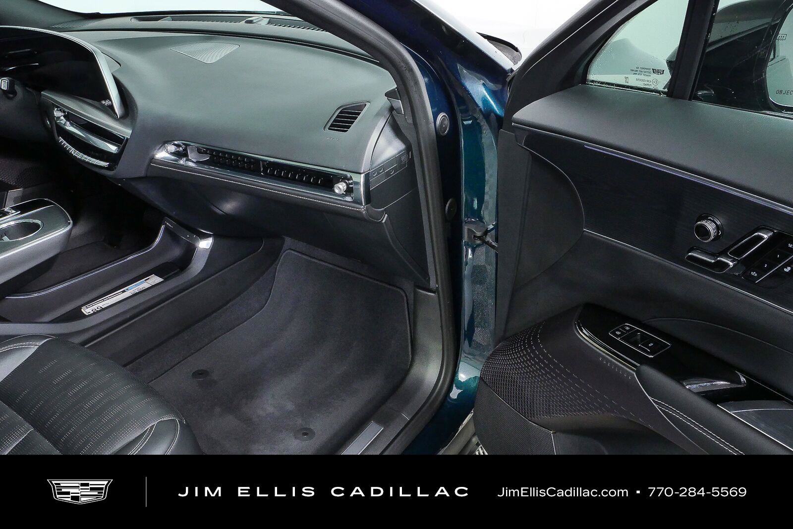 Used 2025 Cadillac Lyriq Luxury AWD/4WD image 22