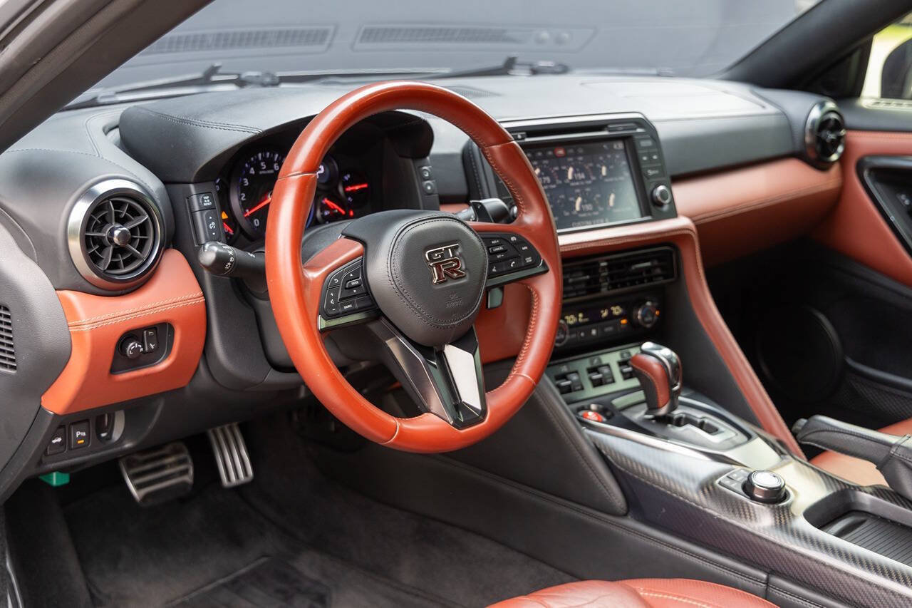 Used 2017 Nissan GT-R Premium w/ Premium Interior Package AWD/4WD image 22