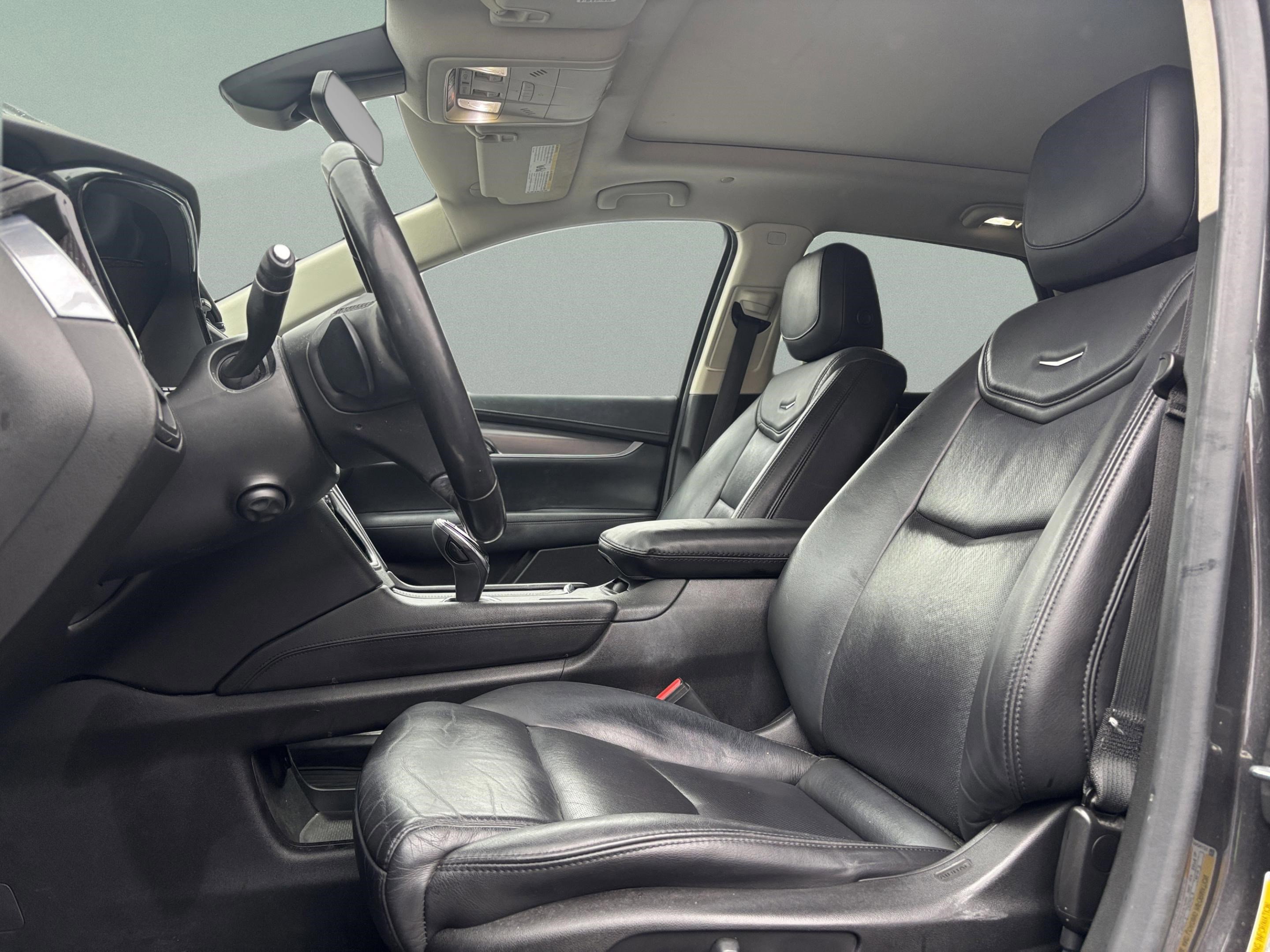 Used 2018 Cadillac XT5 Luxury w/ Driver Awareness Package image 16