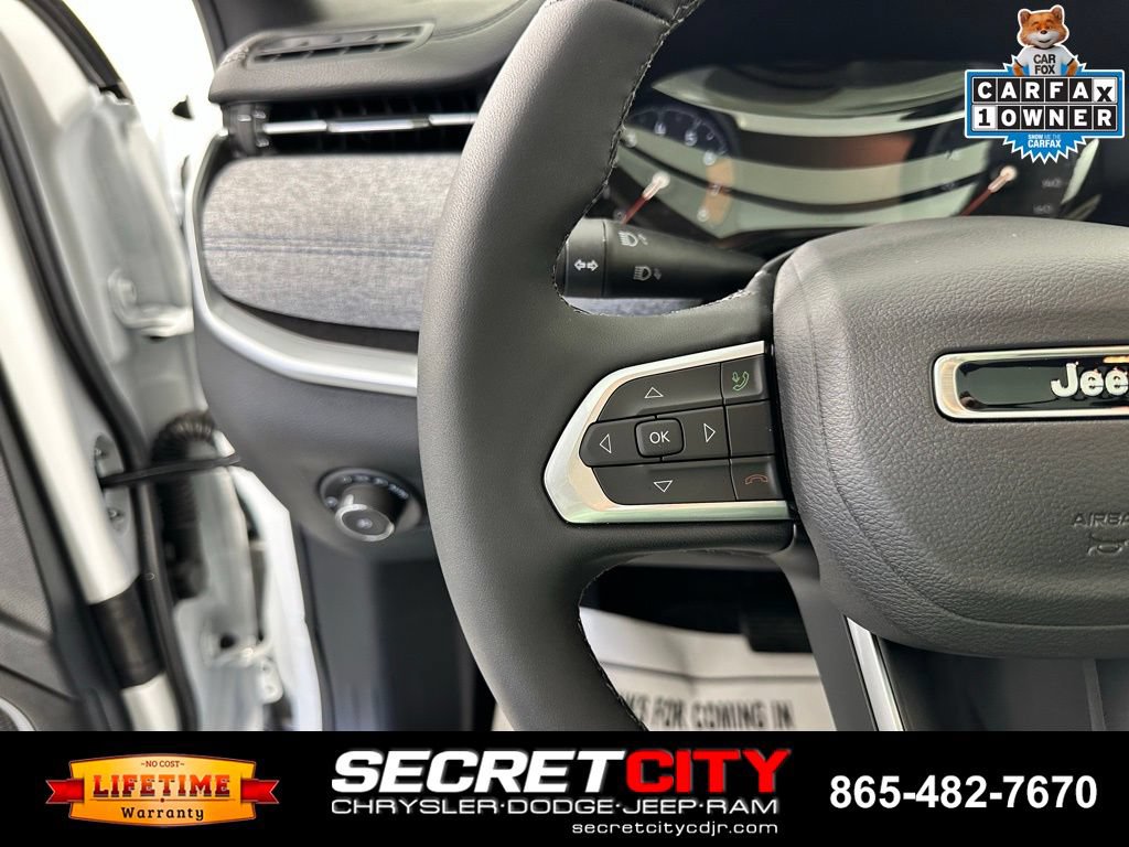 Used 2025 Jeep Compass Latitude w/ Sun & Sound Group AWD/4WD image 18