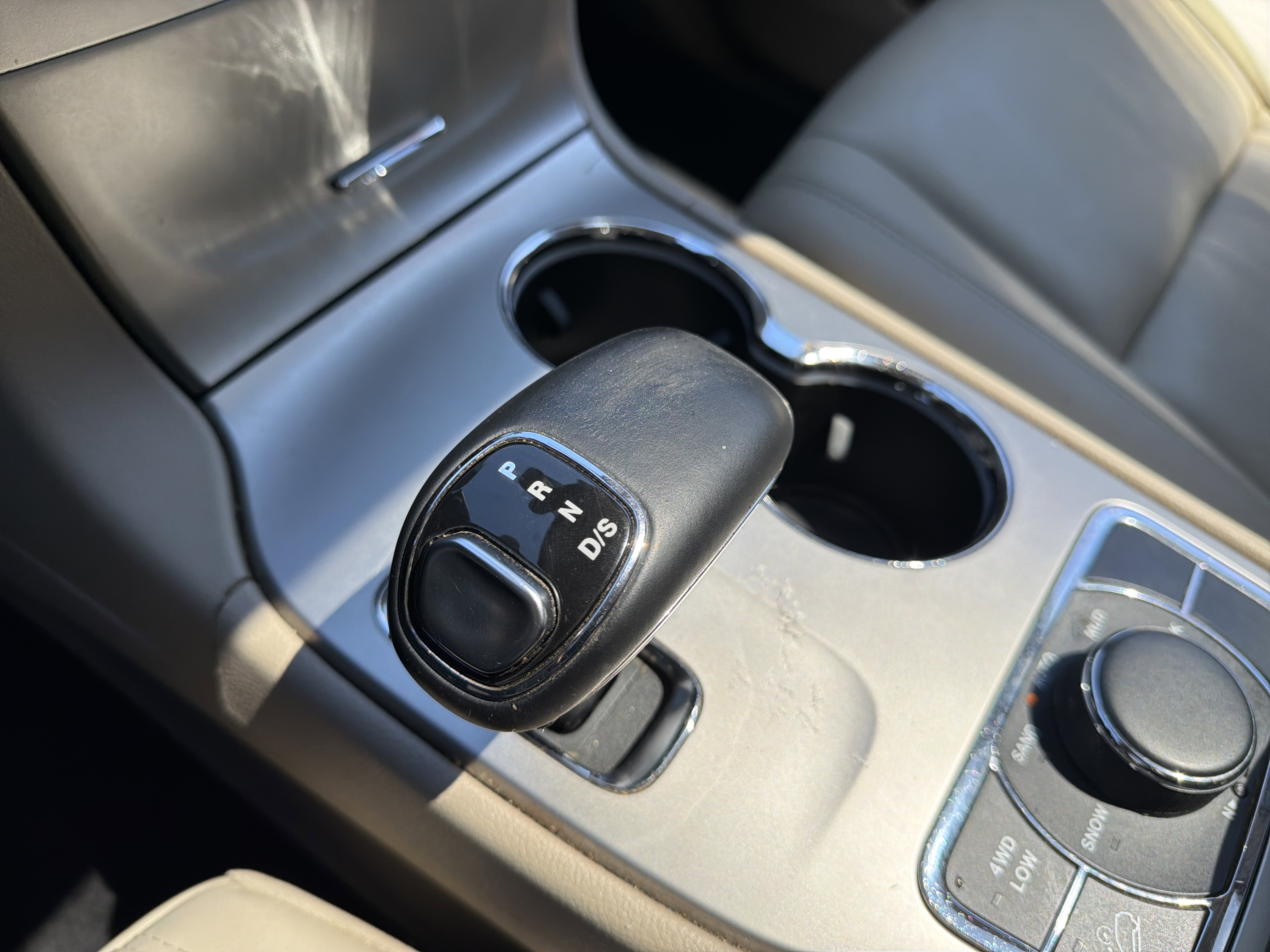 Used 2014 Jeep Grand Cherokee Limited AWD/4WD image 26