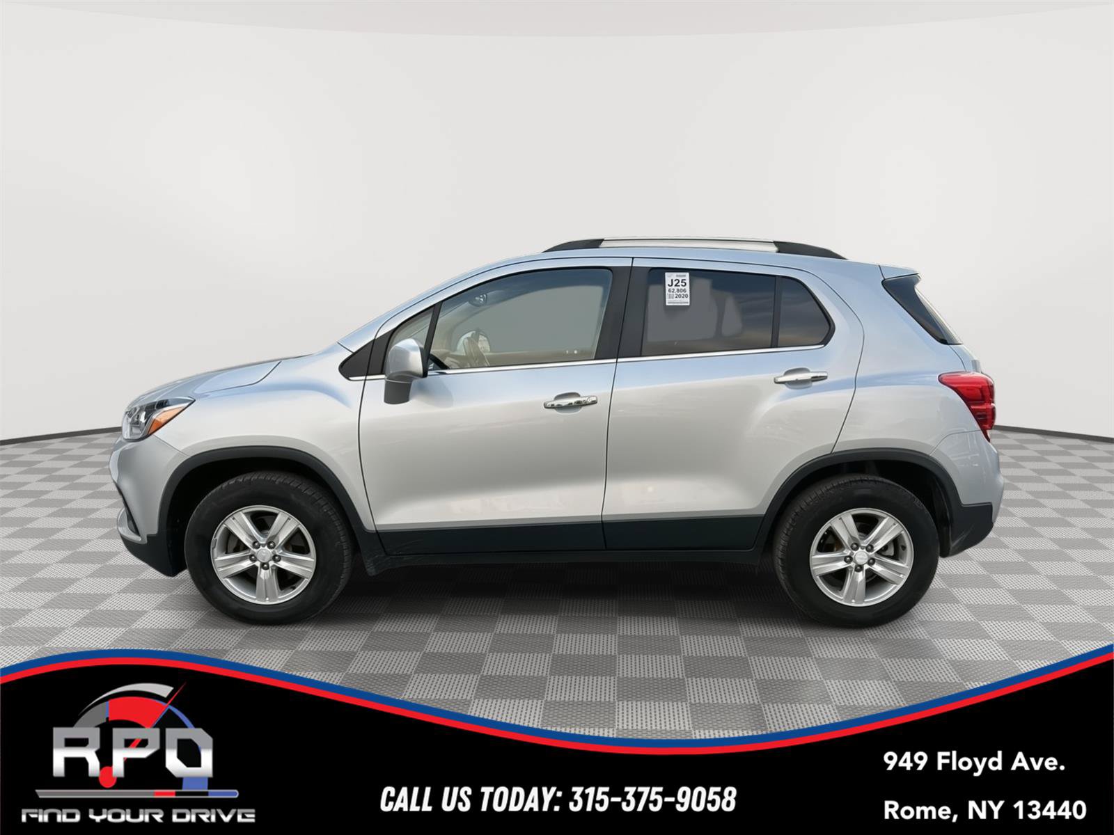 Used 2020 Chevrolet Trax LT w/ Driver Confidence Package AWD/4WD image 2