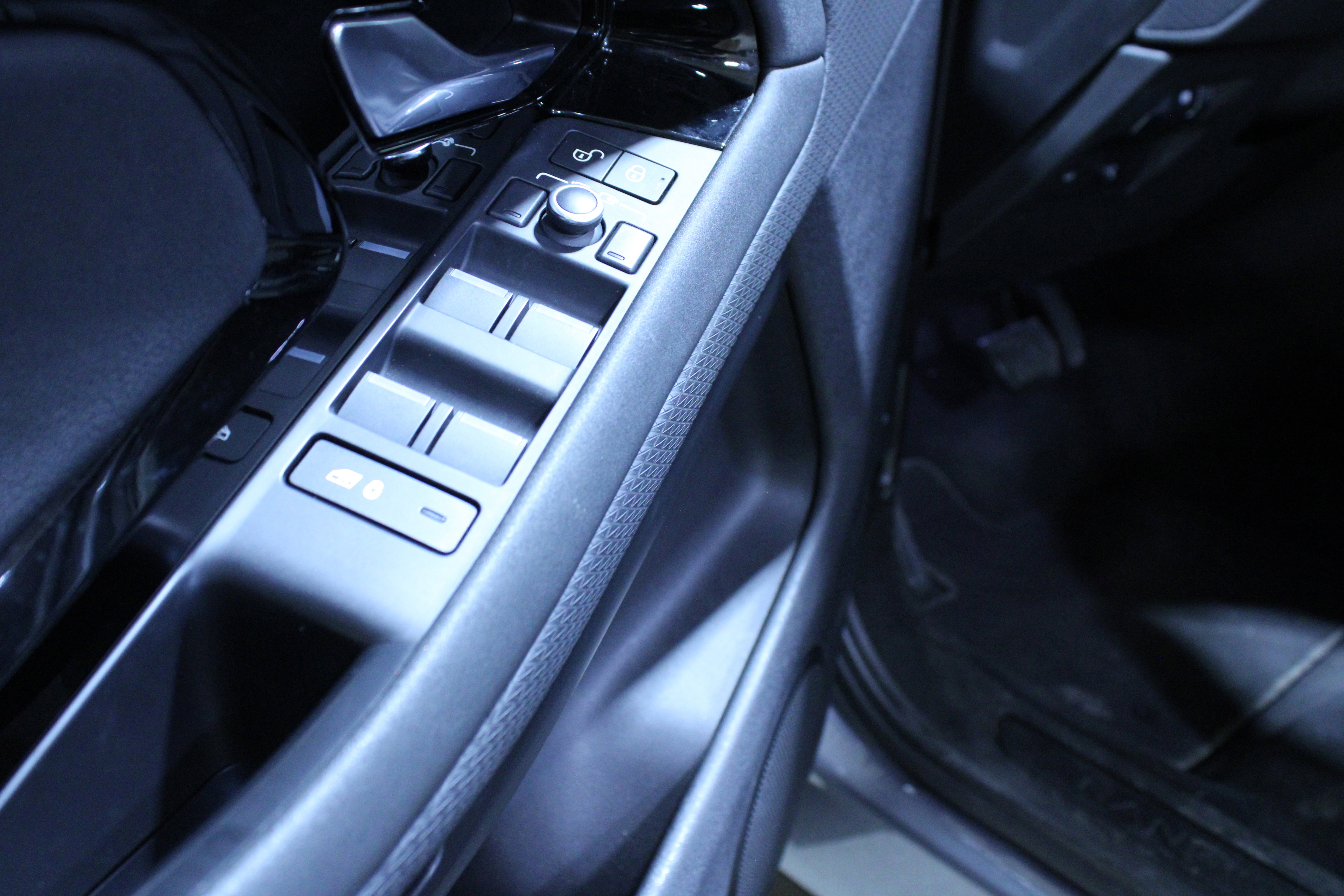 Used 2020 Land Rover Range Rover Evoque S image 5