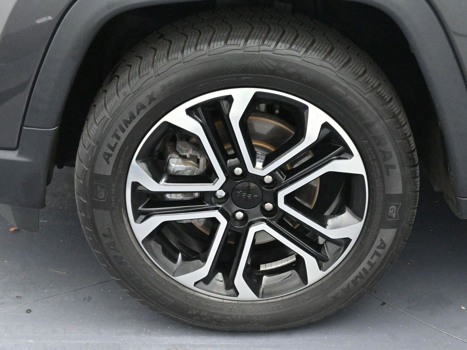 Used 2022 Jeep Compass Limited image 33