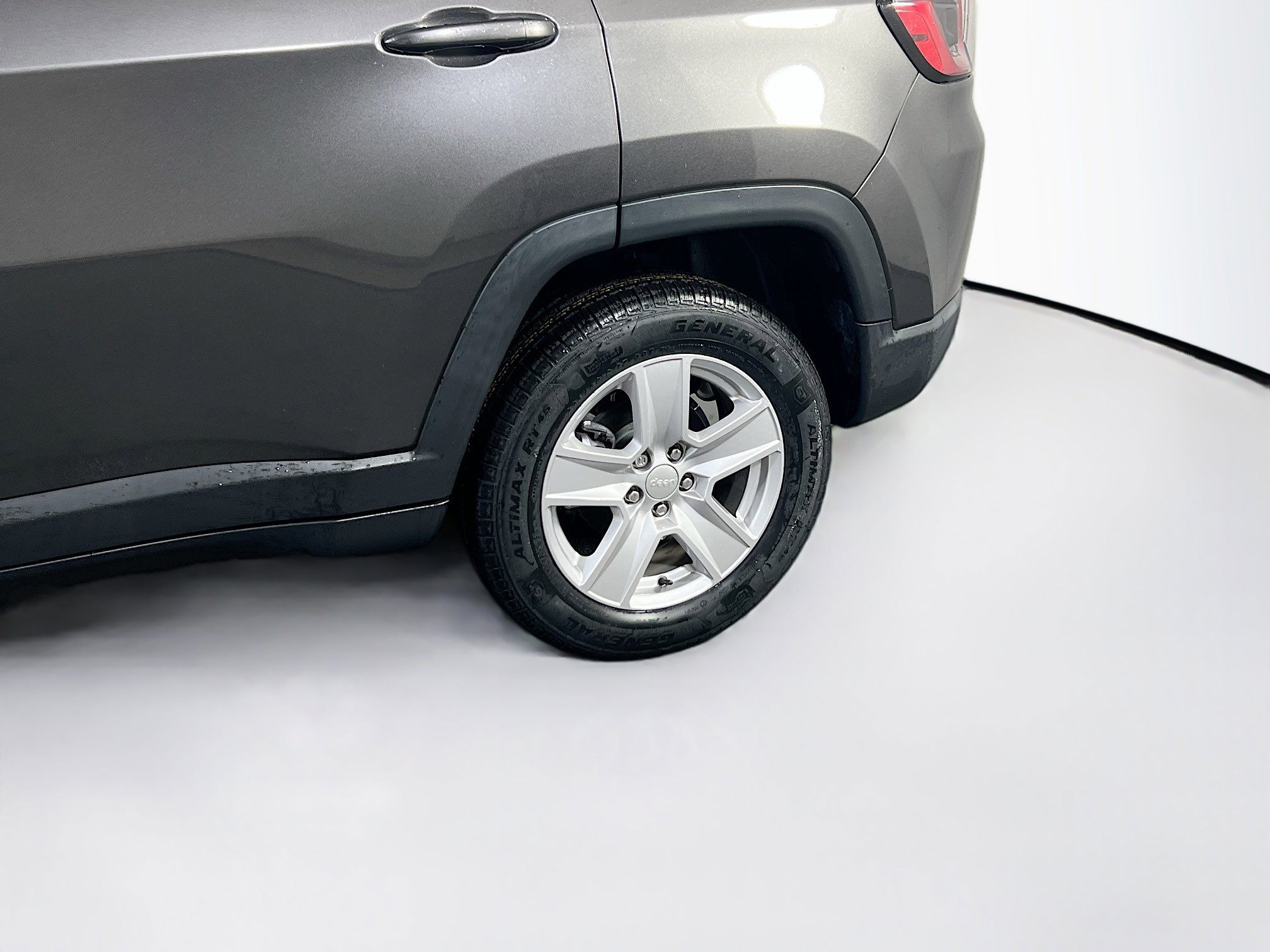 Used 2022 Jeep Compass Latitude image 28