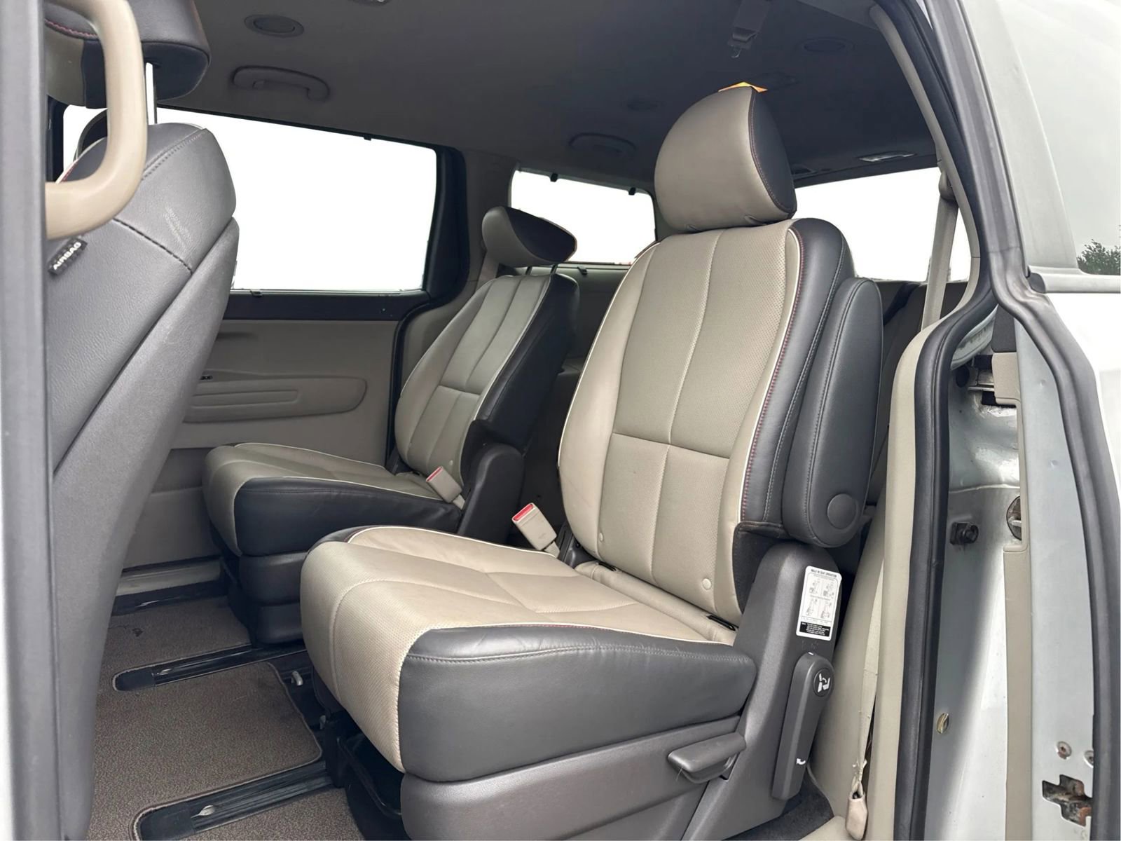 Used 2018 Kia Sedona LX w/ LX Essentials Premium Package image 13