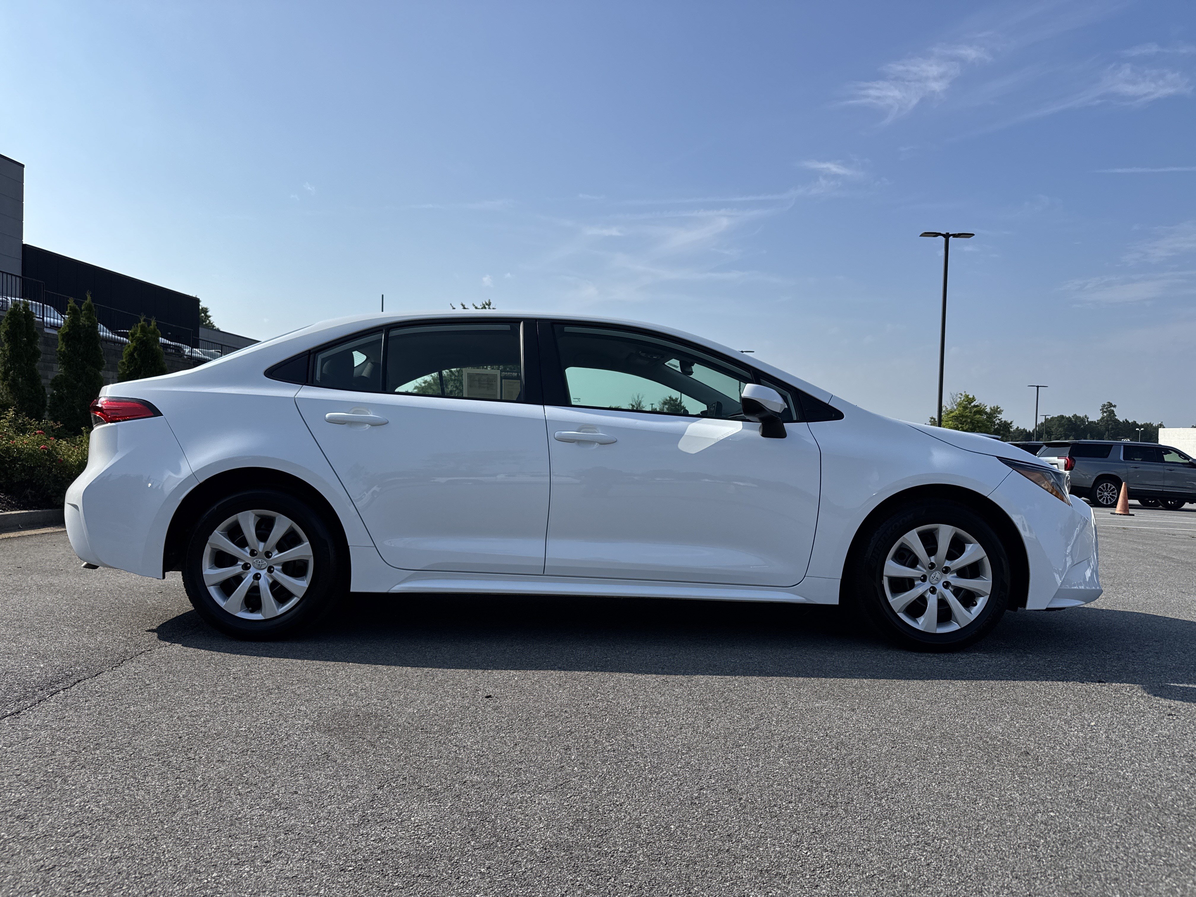 Used 2025 Toyota Corolla LE FWD image 11