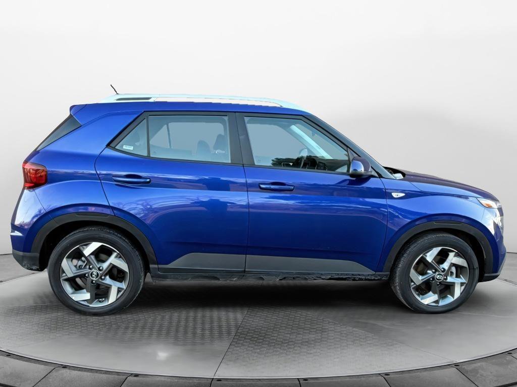 Certified 2025 Hyundai Venue SEL image 6