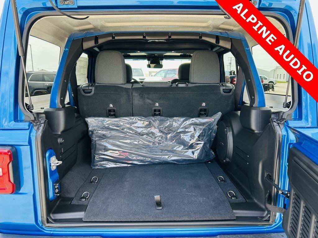 New 2025 Jeep Wrangler Unlimited Sahara w/ Technology Group AWD/4WD image 27