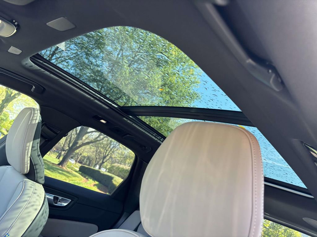 New 2026 Volvo XC60 B5 Plus w/ Protection Package Premier image 24