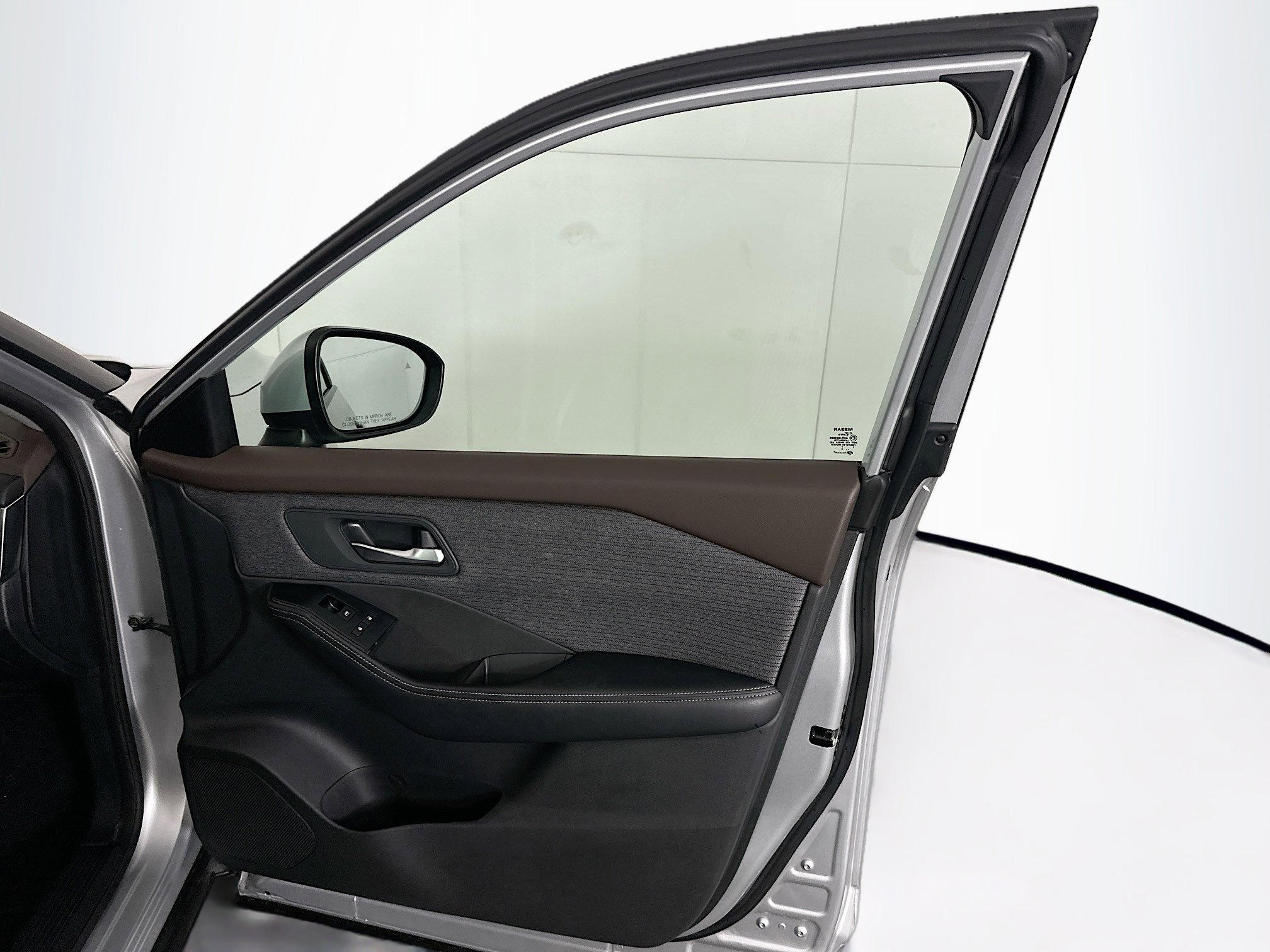 Used 2022 Nissan Rogue SV image 29