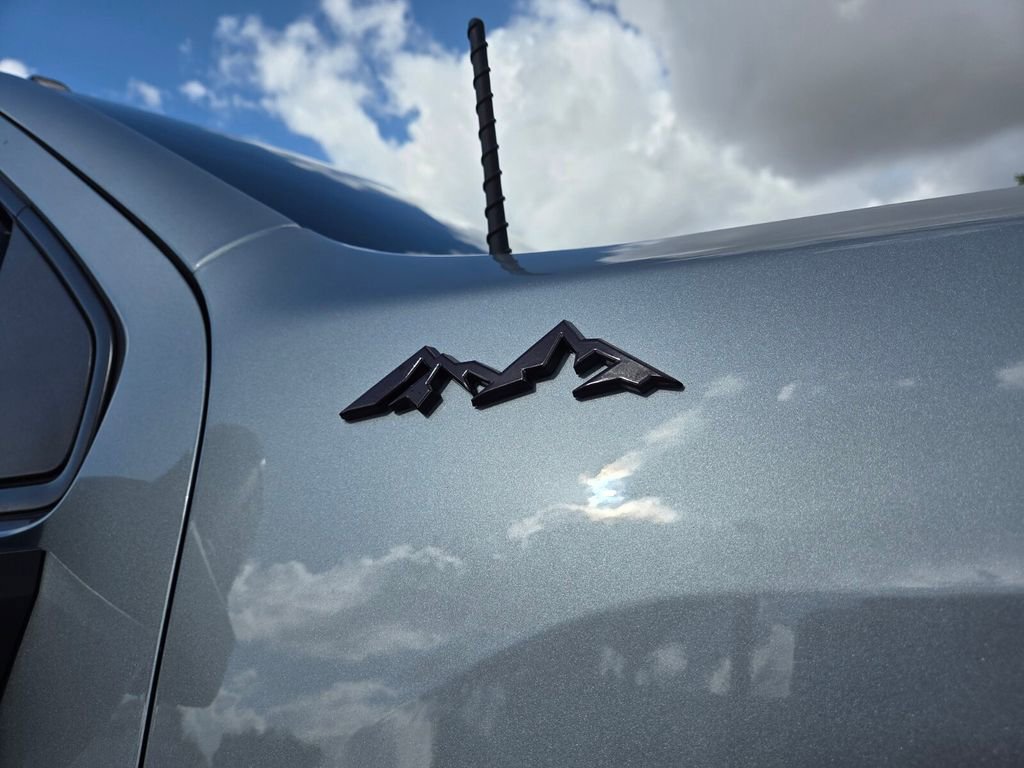 Used 2024 Chevrolet Silverado 2500 High Country w/ High Country Premium Package image 12