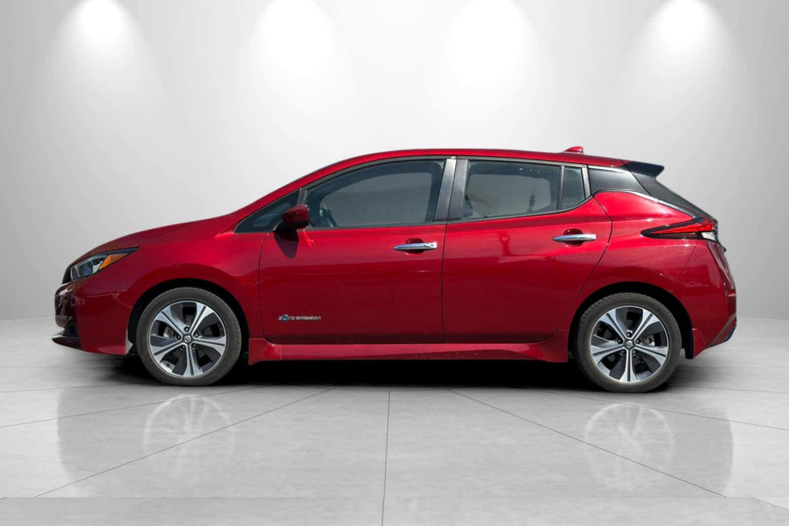 Used 2018 Nissan Leaf SV w/ SV Technology Package FWD image 5