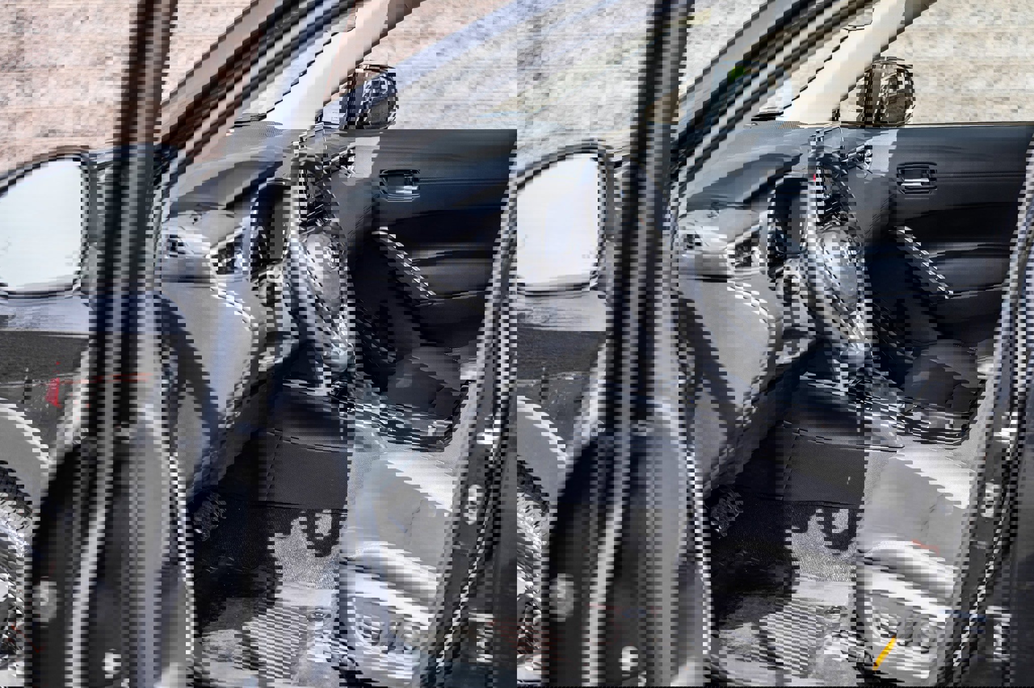 Used 2023 Toyota Corolla Cross XLE w/ Convenience Package image 24