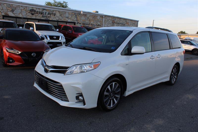 Used 2020 Toyota Sienna XLE AWD/4WD image 3