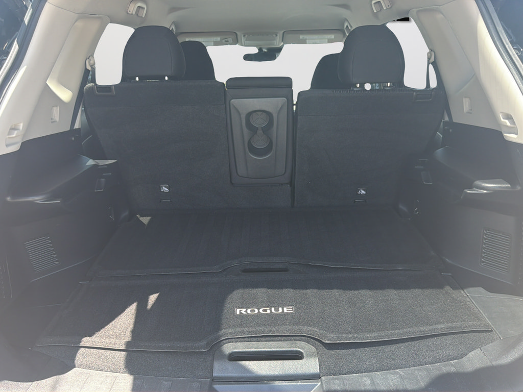Used 2019 Nissan Rogue SV w/ Premium Package FWD image 16
