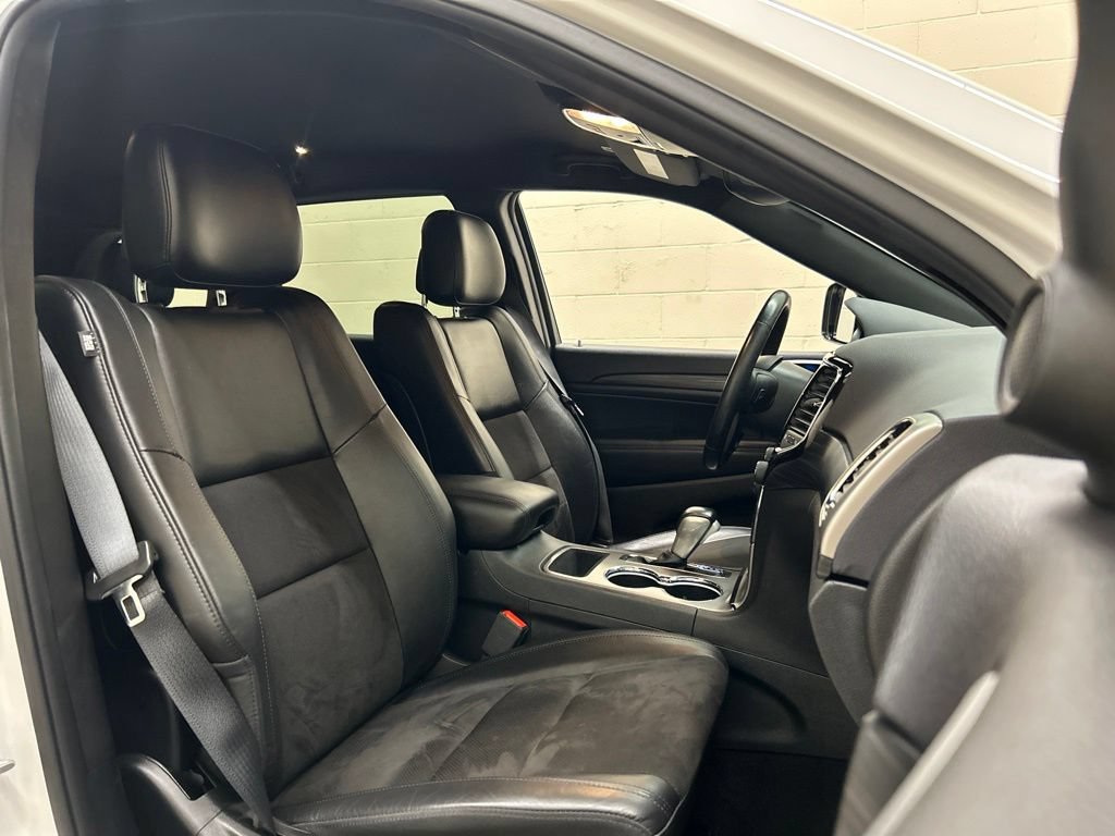 Used 2020 Jeep Grand Cherokee Altitude AWD/4WD image 10
