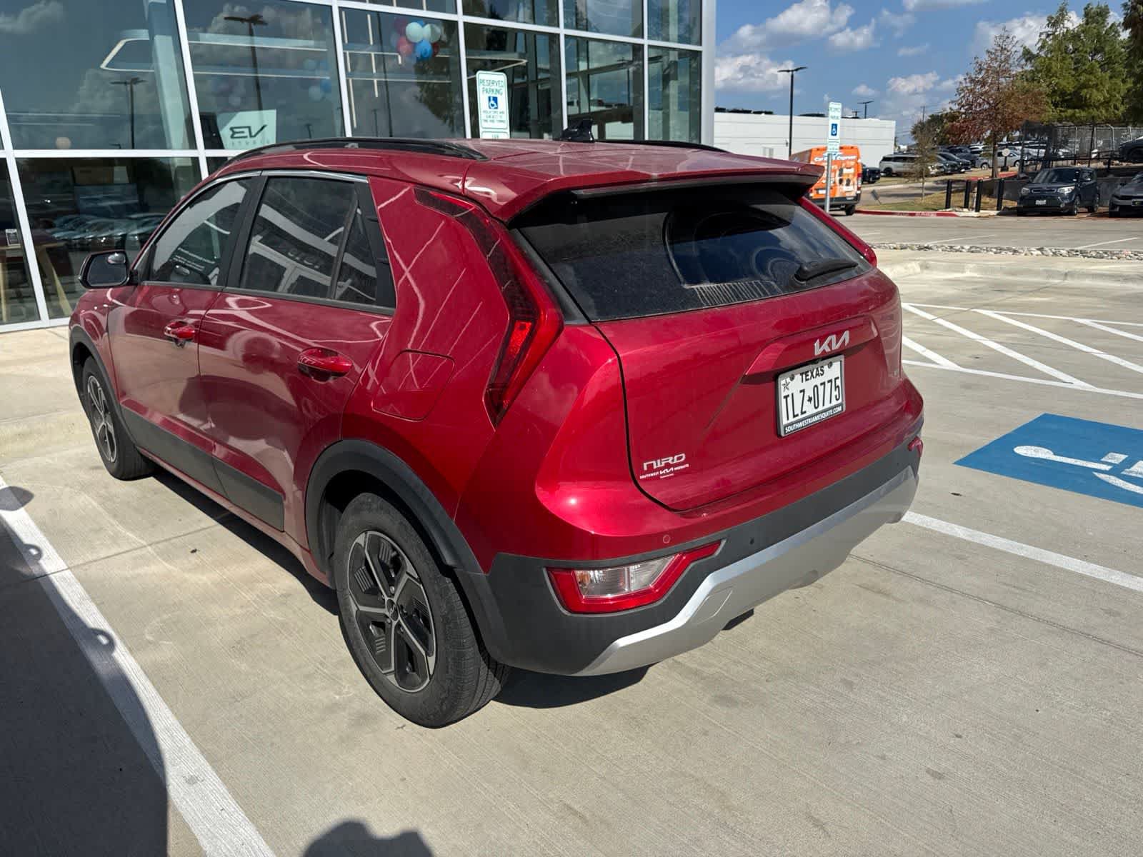 Certified 2023 Kia Niro EX FWD image 4