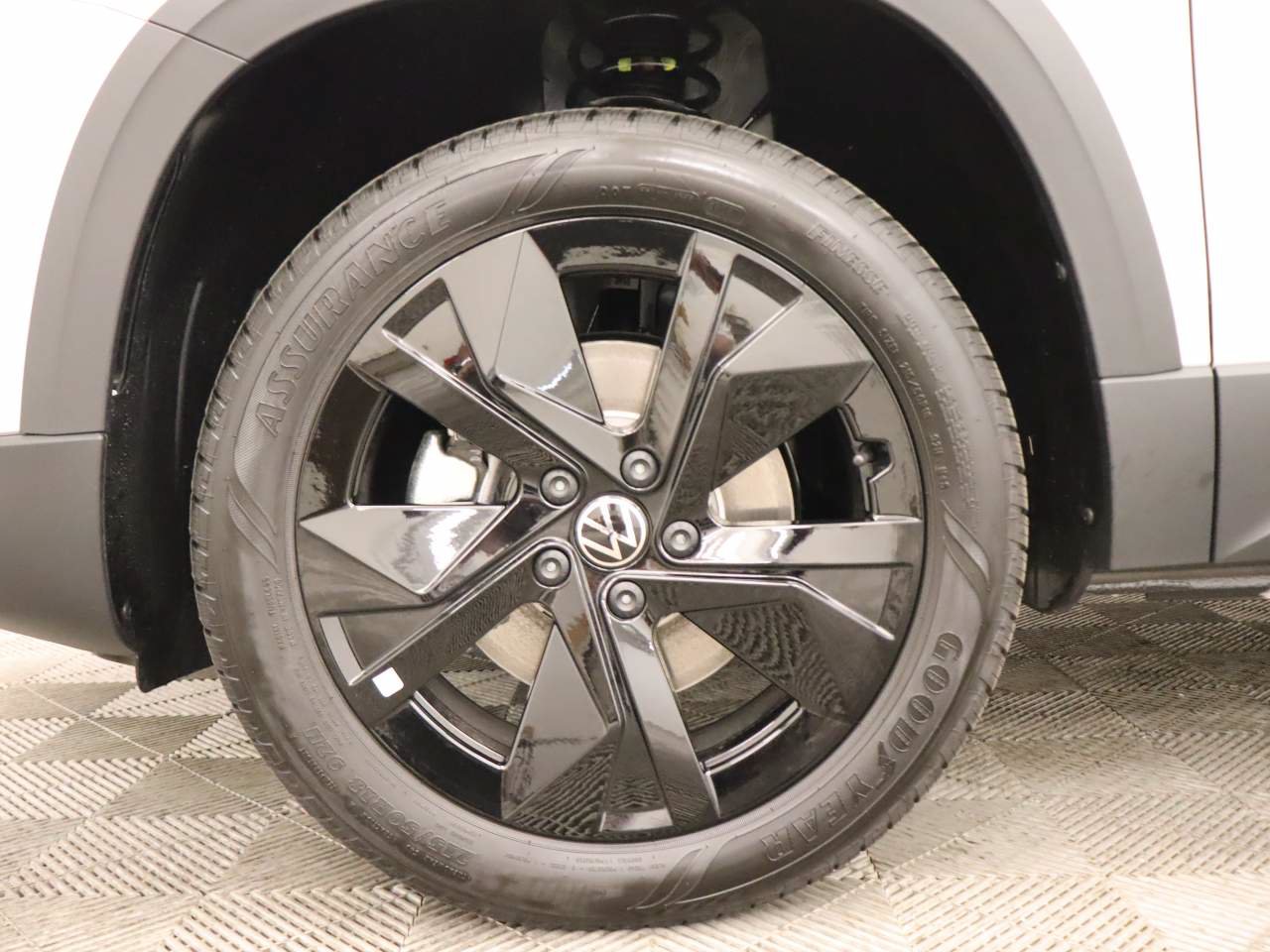 New 2026 Volkswagen Taos SE FWD image 6