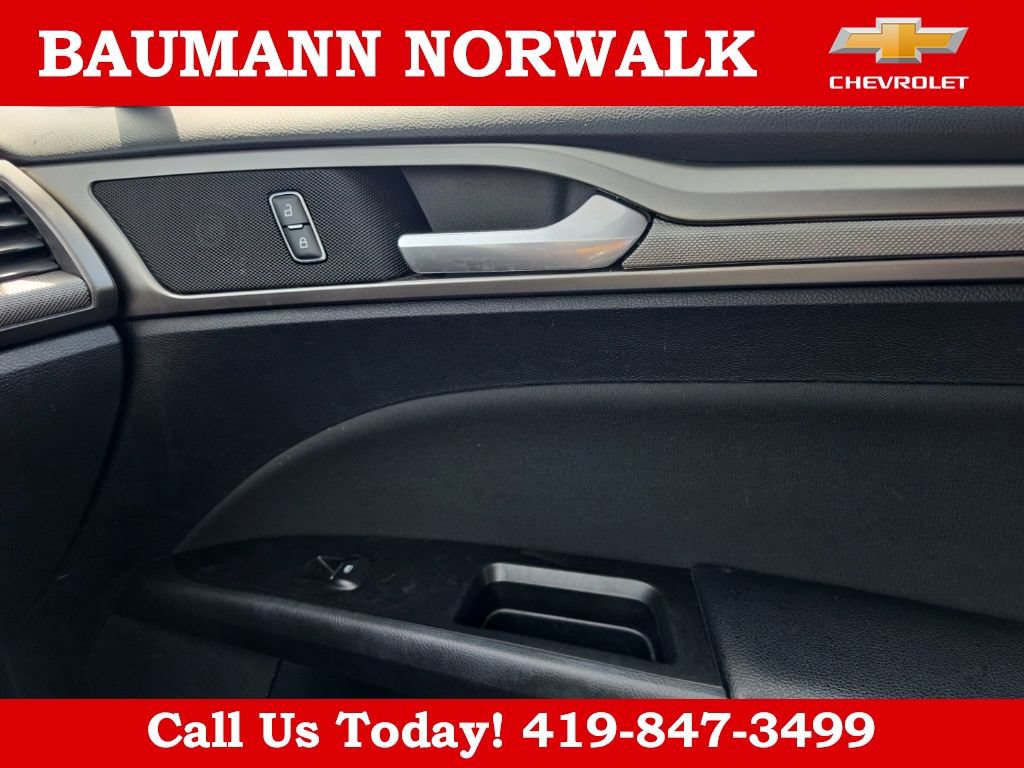 Used 2017 Ford Fusion SE w/ Fusion SE Technology Package FWD image 48
