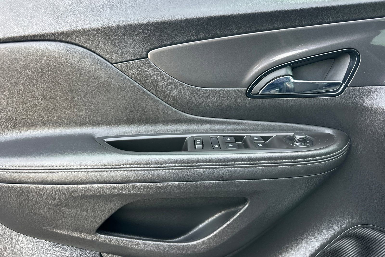 Used 2020 Buick Encore Preferred image 10