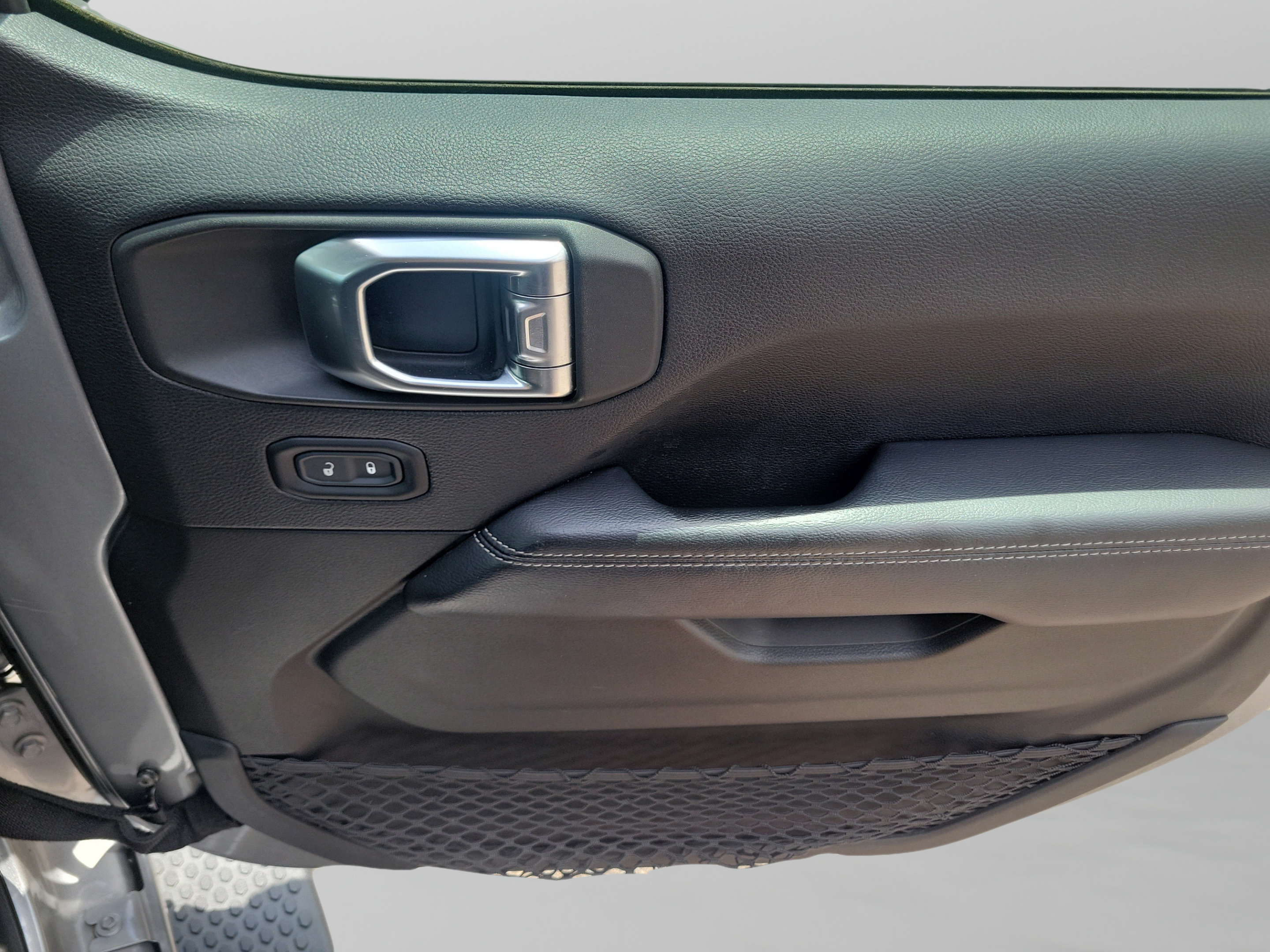 Used 2020 Jeep Wrangler Unlimited Sahara AWD/4WD image 19