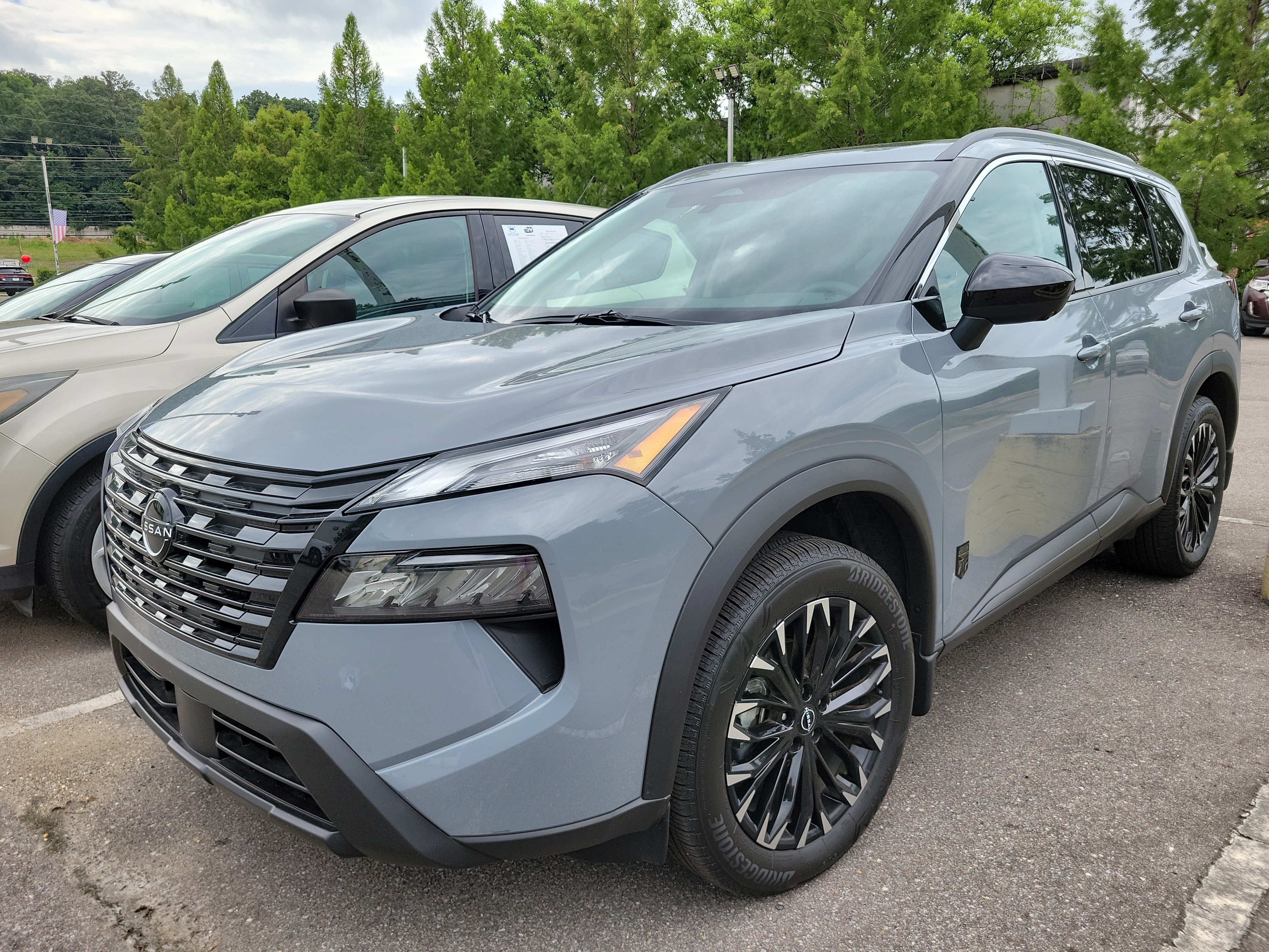 Used 2026 Nissan Rogue Dark Armor FWD image 3