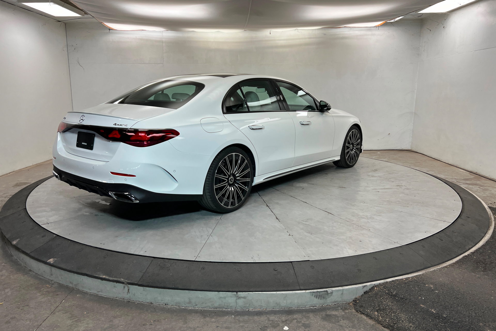 New 2026 Mercedes-Benz E 450 4MATIC Sedan image 5