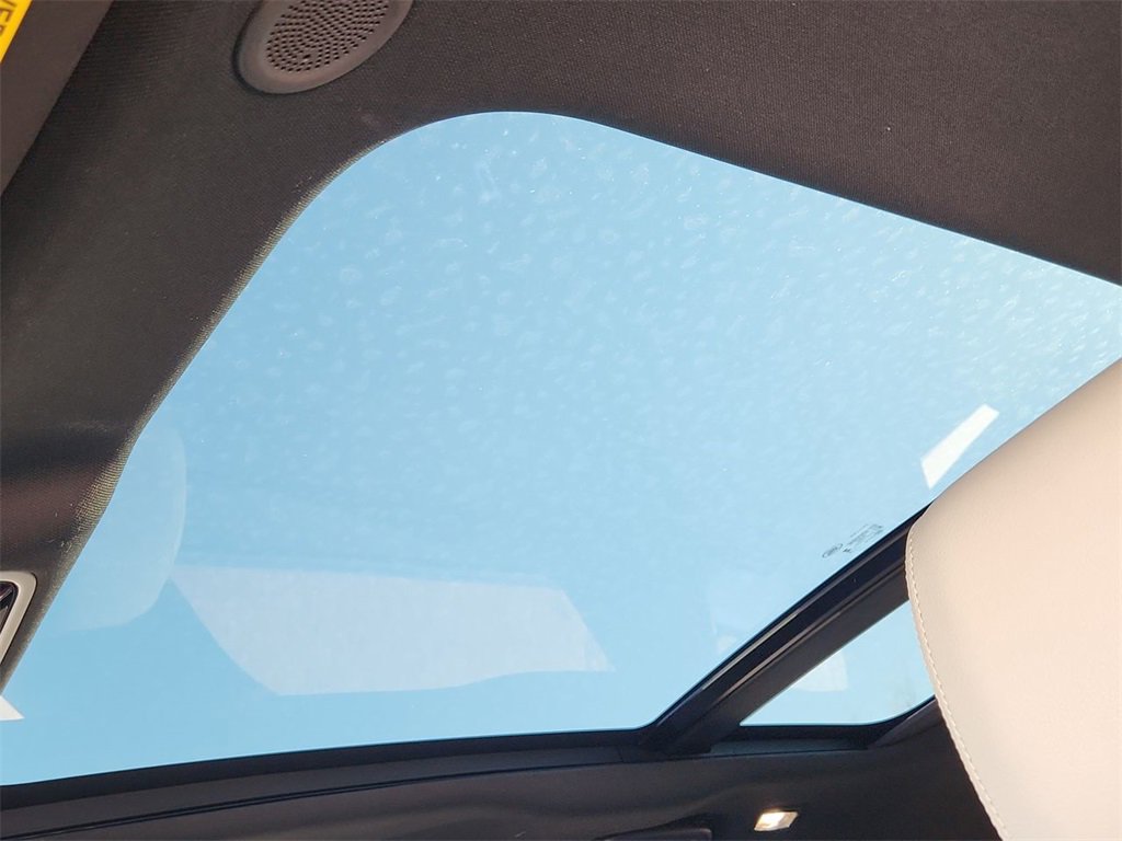 Used 2026 Land Rover Range Rover Velar Dynamic SE image 21