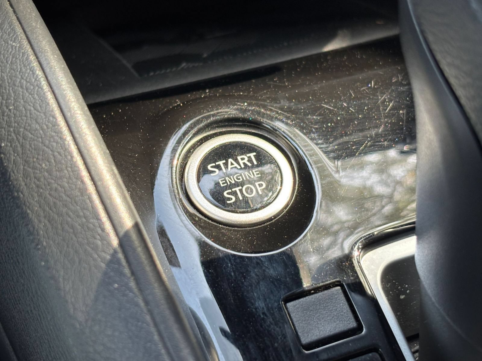 Used 2025 Nissan Versa SV FWD image 21