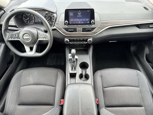 Used 2025 Nissan Altima 2.5 SV FWD image 13