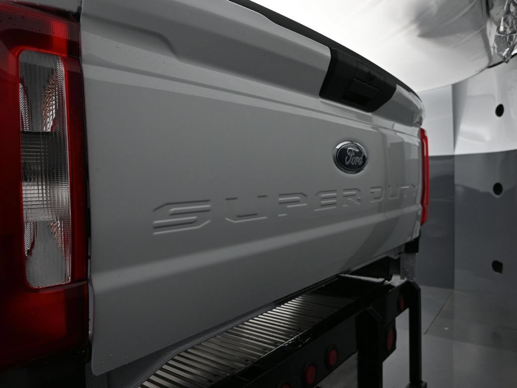 Used 2023 Ford F250 XL w/ XL Chrome Package RWD image 3