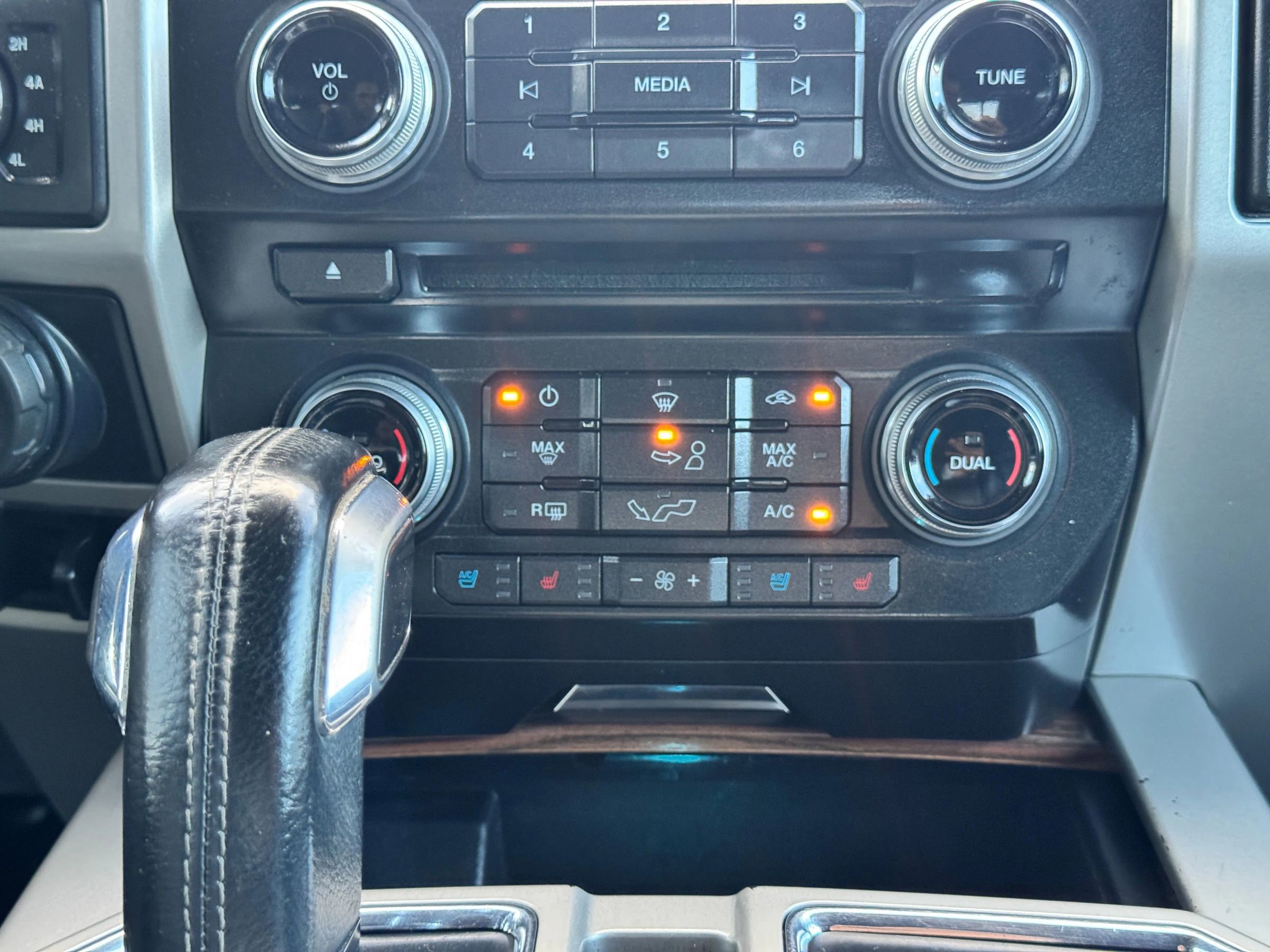 Used 2017 Ford F150 Lariat w/ Equipment Group 501A Mid image 25