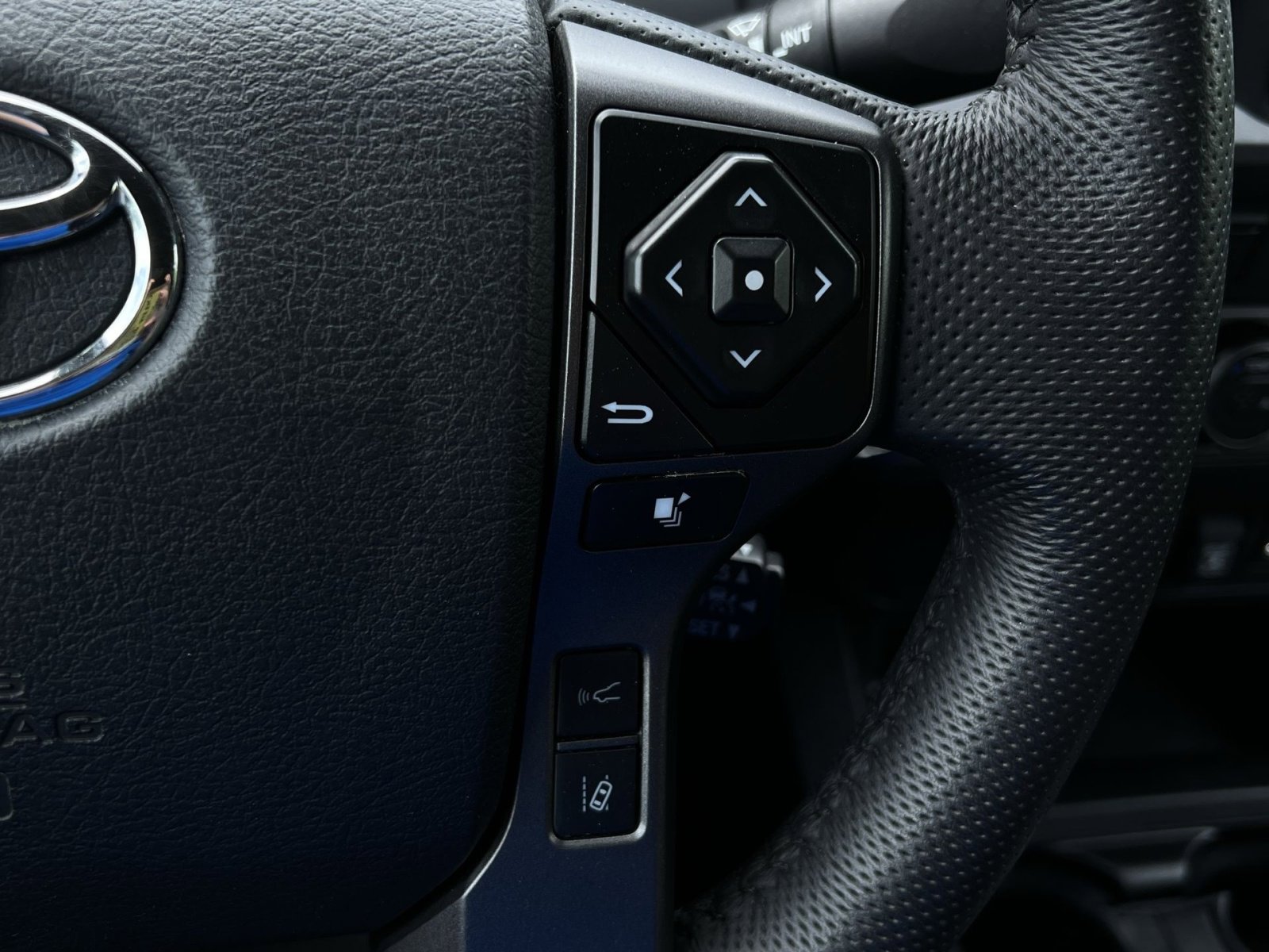 Used 2023 Toyota Tacoma TRD Off-Road AWD/4WD image 39