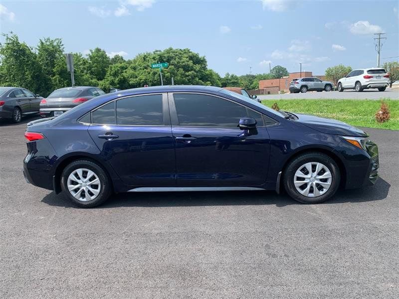Used 2023 Toyota Corolla SE w/ SE Premium Package image 3