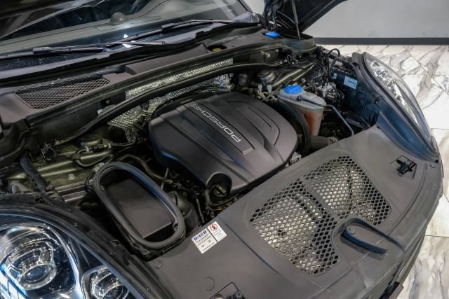 Used 2018 Porsche Macan Sport Edition AWD/4WD image 84