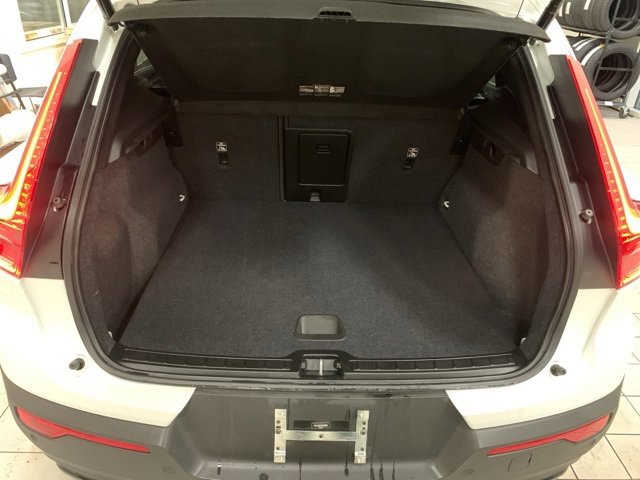 Certified 2024 Volvo XC40 B5 Core image 7
