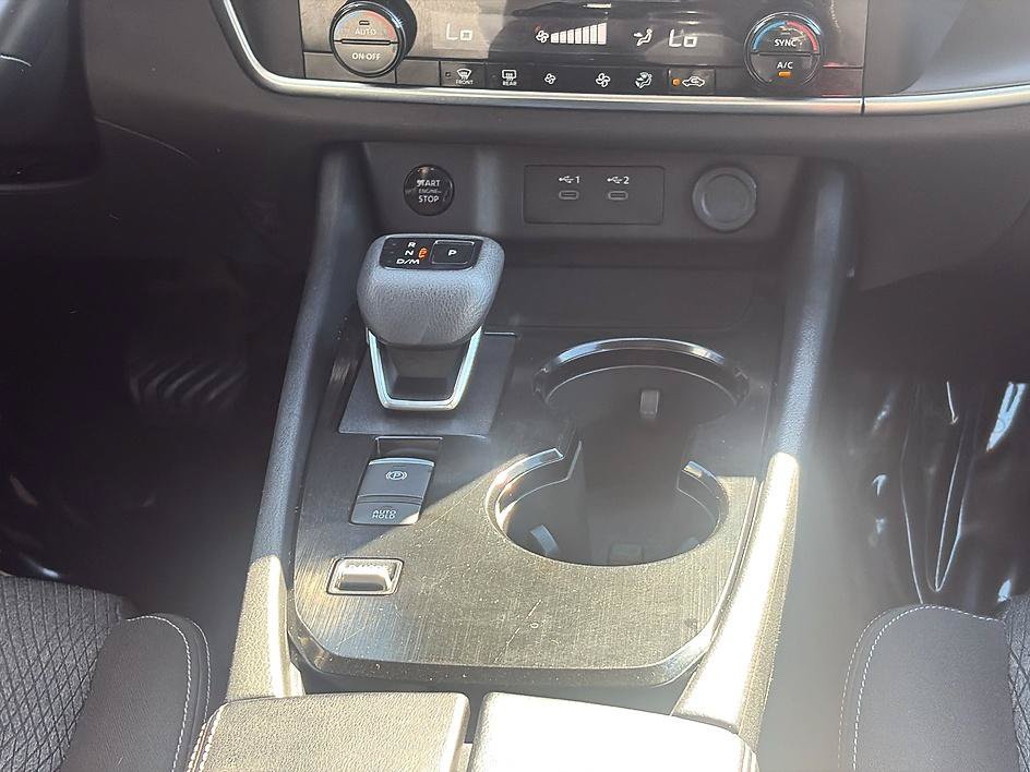 Certified 2025 Nissan Rogue SV FWD image 33
